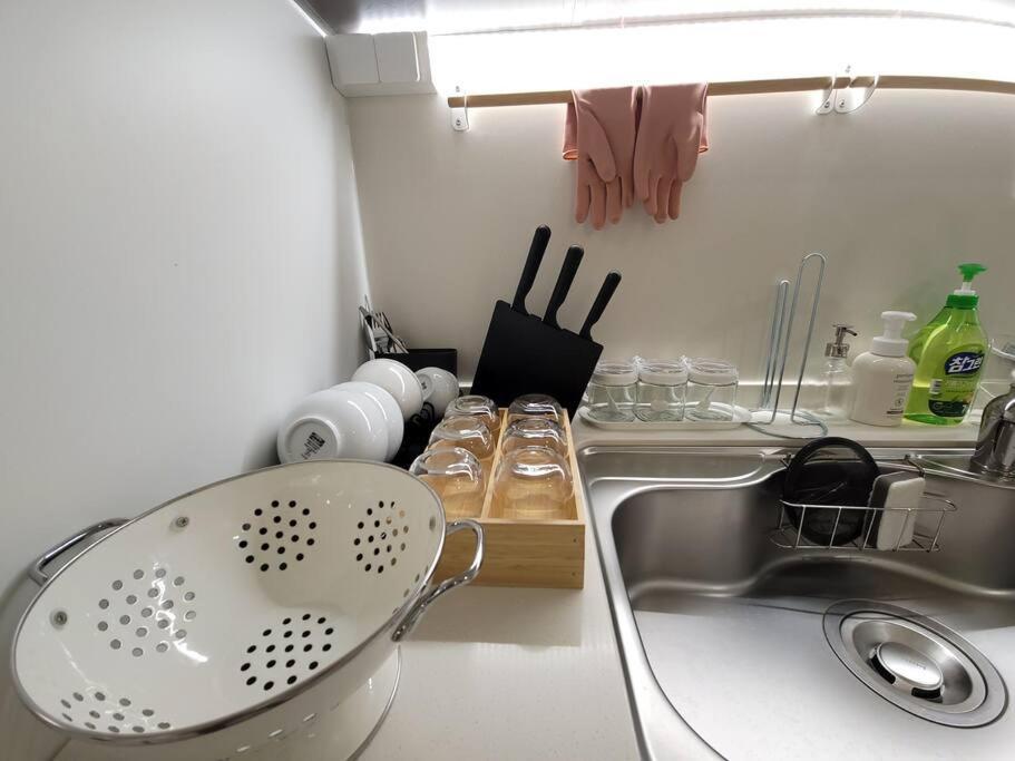 Apartment Bridgestar001 Gangnam Sinsa Station Garosugil 6 Guests Seoul