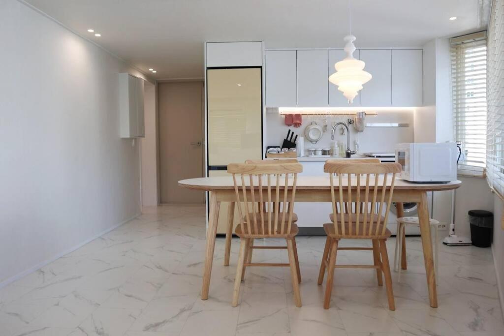 Bridgestar001 Gangnam Sinsa Station Garosugil 6 Guests Apartment