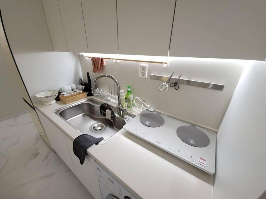 Bridgestar001 Gangnam Sinsa Station Garosugil 6 Guests Apartment *